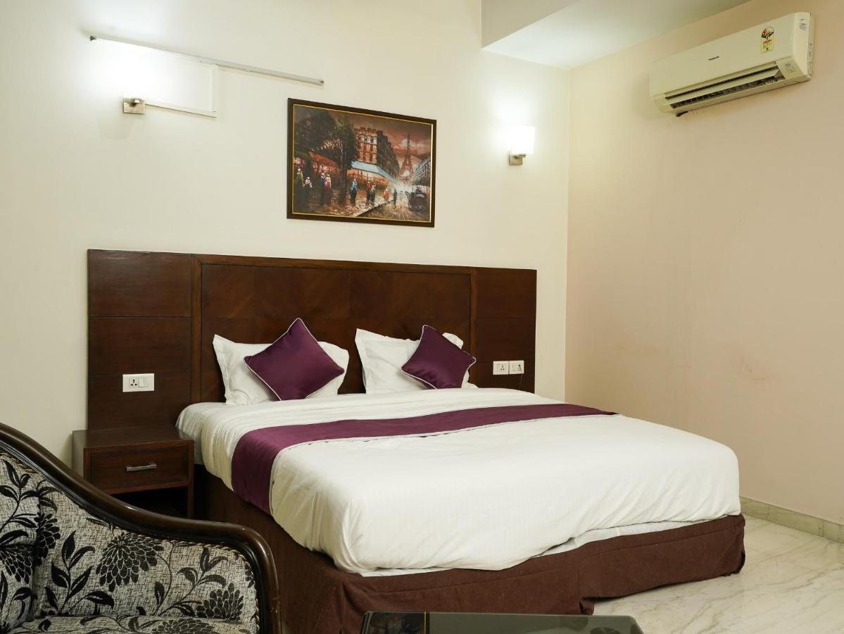 Lime Tree Hotel Sushant Lok Gurgaon Sector 29 Next To Iffco Chowk Metro Zewnętrze zdjęcie