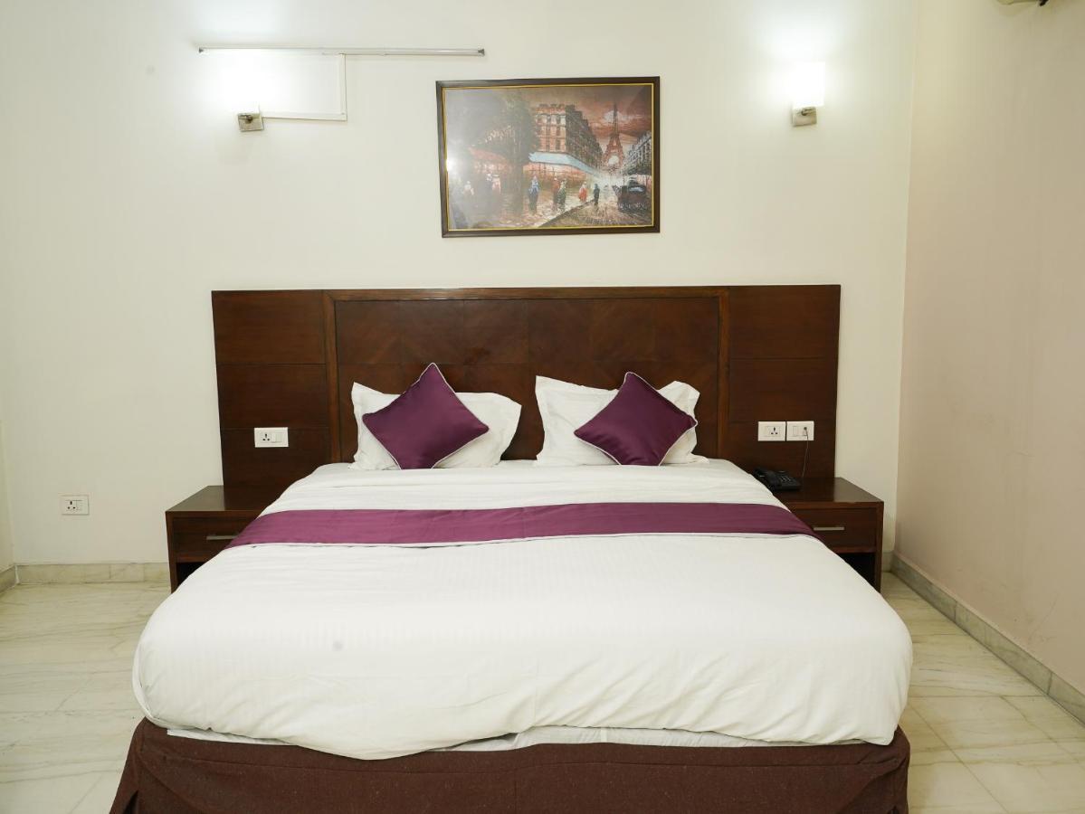 Lime Tree Hotel Sushant Lok Gurgaon Sector 29 Next To Iffco Chowk Metro Zewnętrze zdjęcie