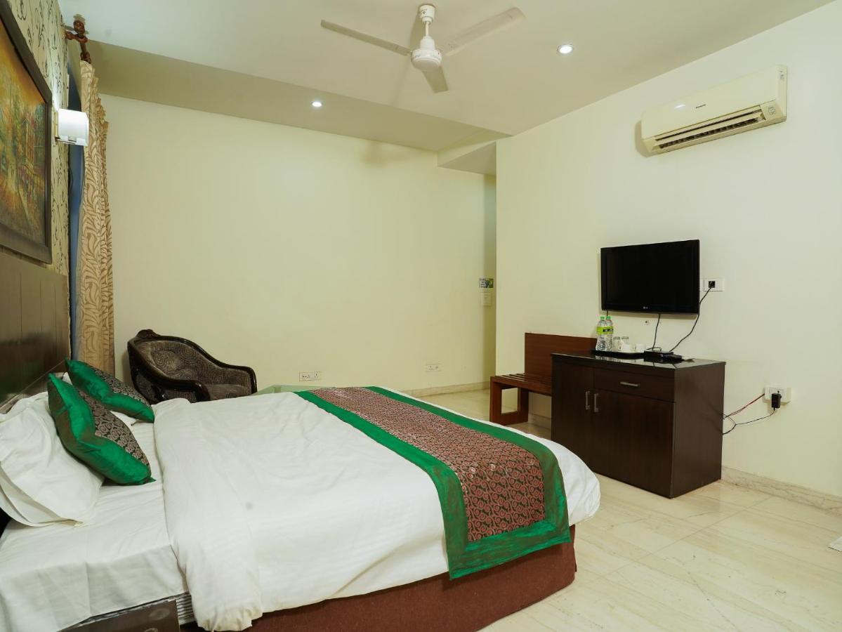 Lime Tree Hotel Sushant Lok Gurgaon Sector 29 Next To Iffco Chowk Metro Zewnętrze zdjęcie