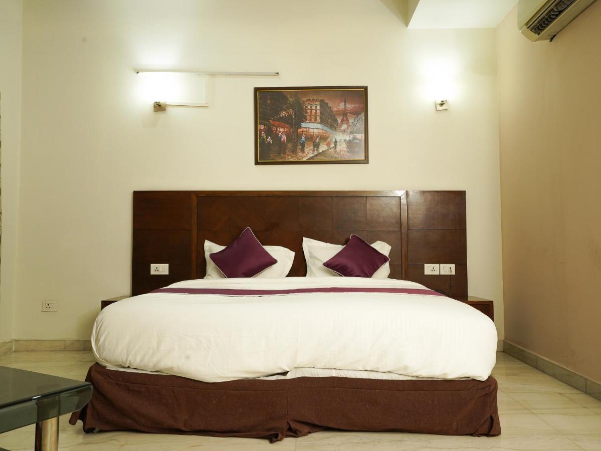 Lime Tree Hotel Sushant Lok Gurgaon Sector 29 Next To Iffco Chowk Metro Zewnętrze zdjęcie