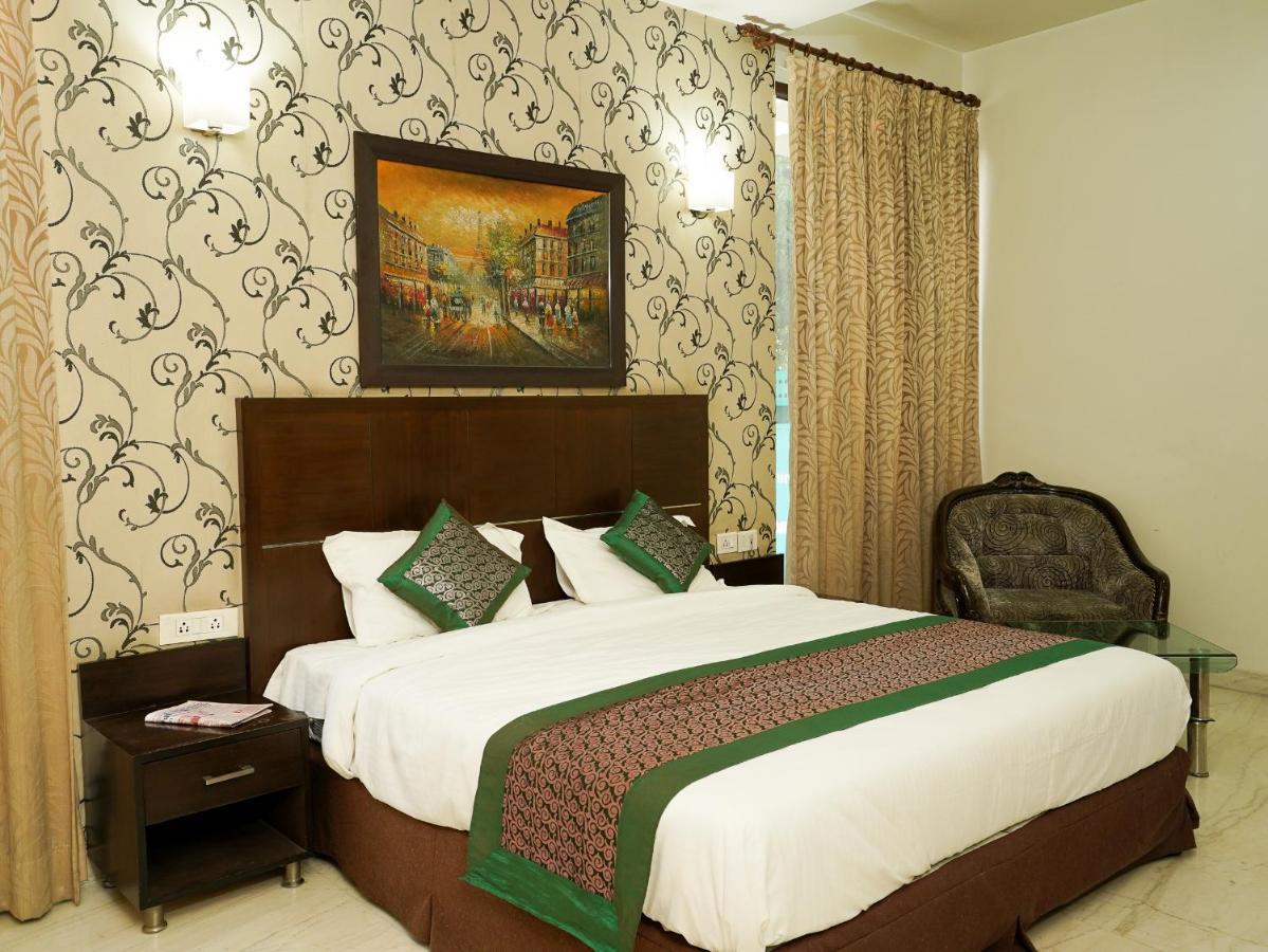 Lime Tree Hotel Sushant Lok Gurgaon Sector 29 Next To Iffco Chowk Metro Zewnętrze zdjęcie