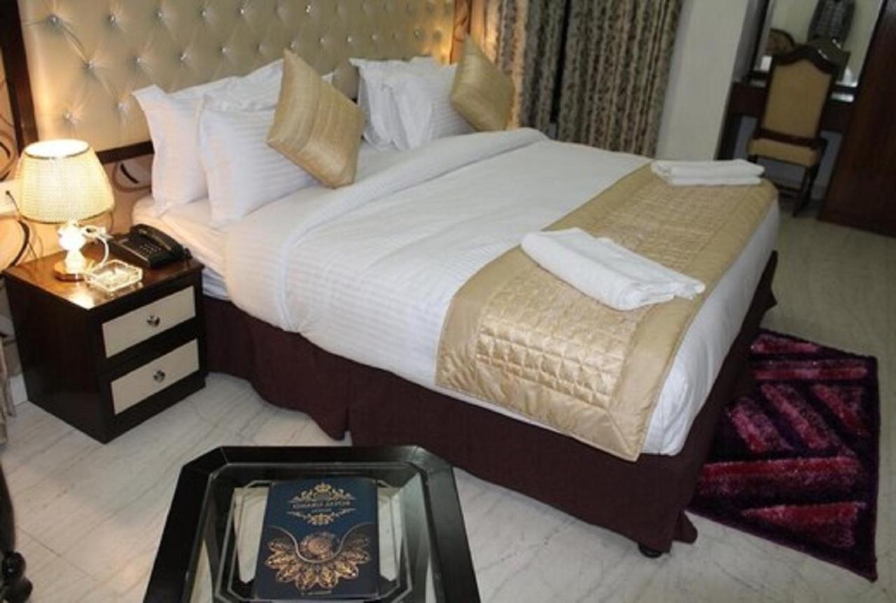 Lime Tree Hotel Sushant Lok Gurgaon Sector 29 Next To Iffco Chowk Metro Zewnętrze zdjęcie
