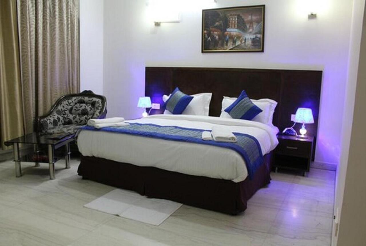 Lime Tree Hotel Sushant Lok Gurgaon Sector 29 Next To Iffco Chowk Metro Zewnętrze zdjęcie