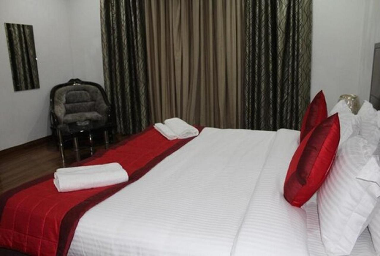 Lime Tree Hotel Sushant Lok Gurgaon Sector 29 Next To Iffco Chowk Metro Zewnętrze zdjęcie