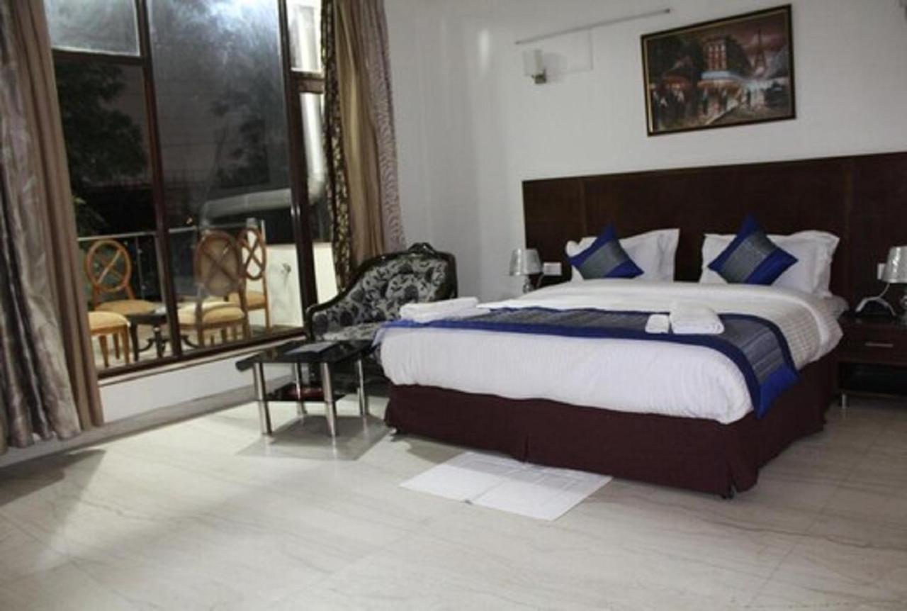 Lime Tree Hotel Sushant Lok Gurgaon Sector 29 Next To Iffco Chowk Metro Zewnętrze zdjęcie