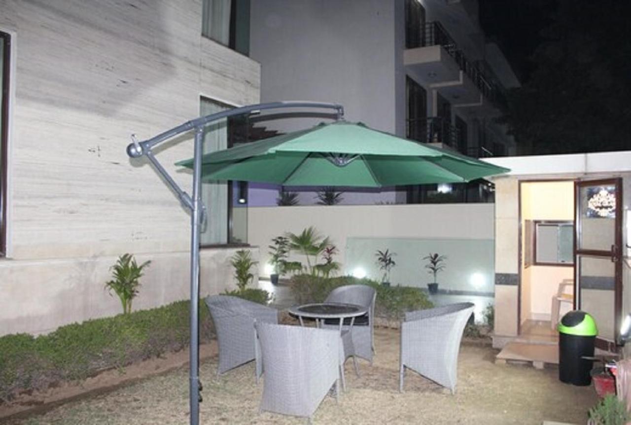 Lime Tree Hotel Sushant Lok Gurgaon Sector 29 Next To Iffco Chowk Metro Zewnętrze zdjęcie