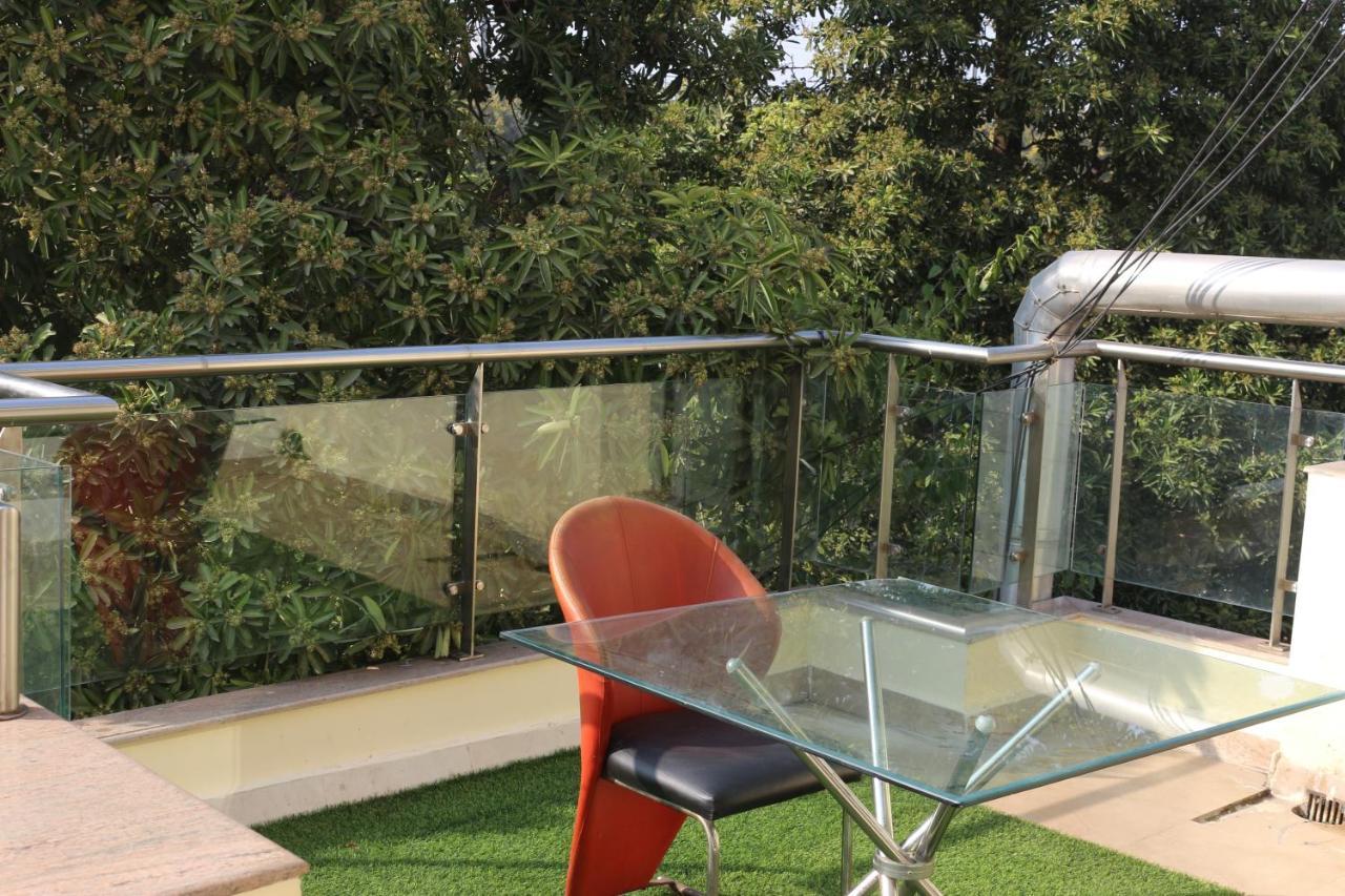 Lime Tree Hotel Sushant Lok Gurgaon Sector 29 Next To Iffco Chowk Metro Zewnętrze zdjęcie
