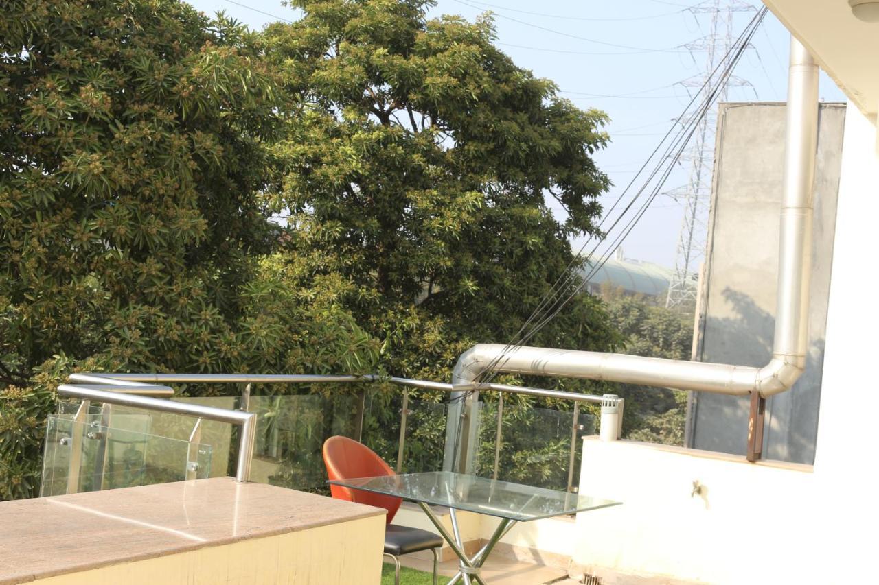 Lime Tree Hotel Sushant Lok Gurgaon Sector 29 Next To Iffco Chowk Metro Zewnętrze zdjęcie