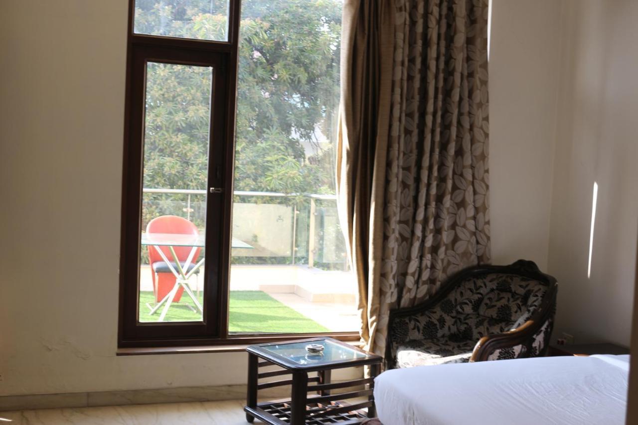 Lime Tree Hotel Sushant Lok Gurgaon Sector 29 Next To Iffco Chowk Metro Zewnętrze zdjęcie